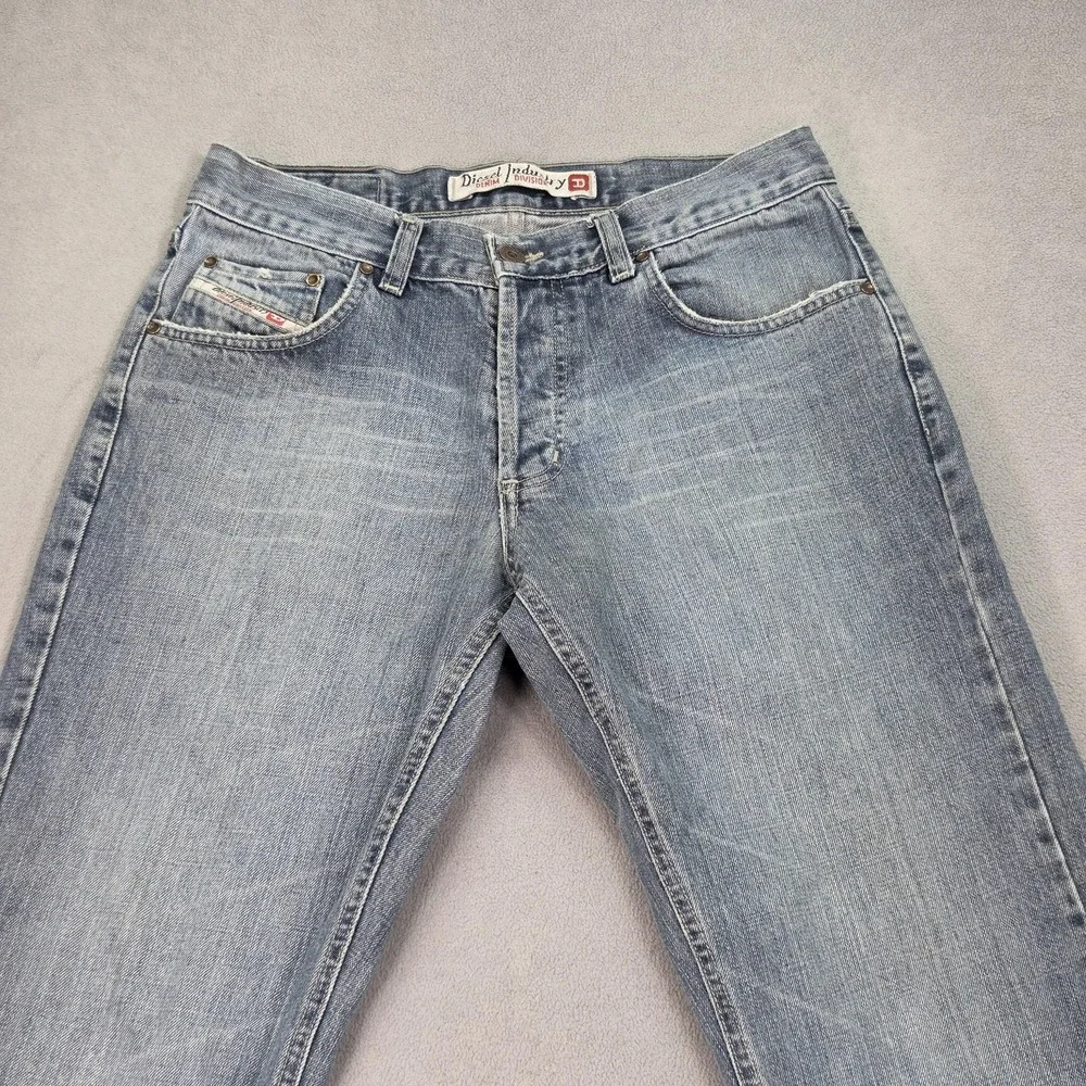 Diesel Jeans Mens Light Blue Straight Button Fly Faint Stains Hem Fits 28x30‎